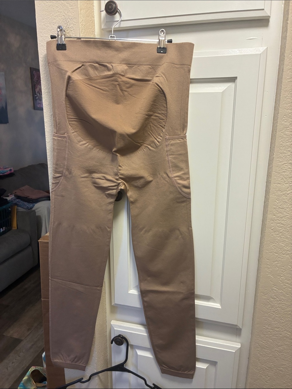 Mirity tan/nude maternity Leggings with pockets NWT